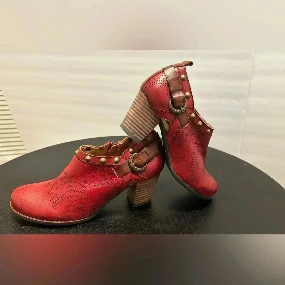 L’Artiste by Spring Step Womens Leather Ankle Bootie red
